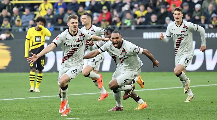 Leverkusen stay unbeaten with last-gasp strike at Dortmund