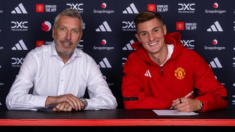 Manchester United sign Benjamin Sesko
