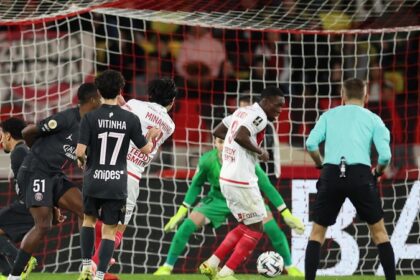 Monaco shock PSG