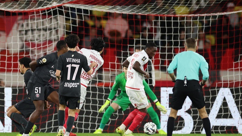 Monaco shock PSG