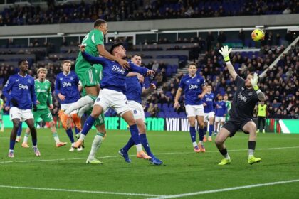 Newcastle score four at Everton