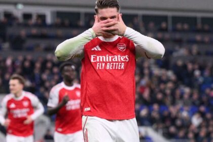 Arsenal maintain Premier League lead
