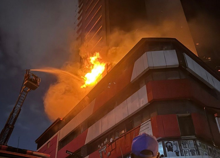 Fire outbreak hits 22-storey building