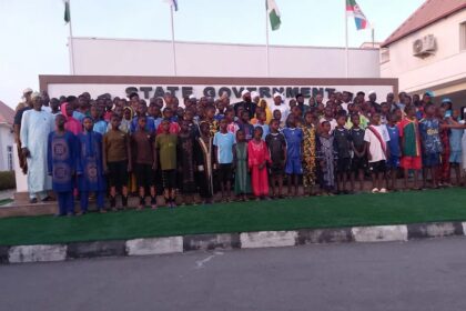 Gov Bago receives 100 freed Niger schoolchildren