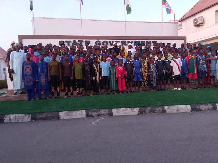 Gov Bago receives 100 freed Niger schoolchildren