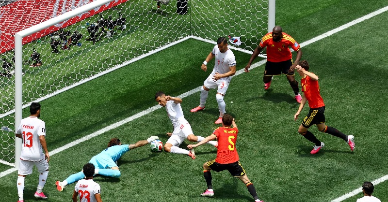 Ten-man Belgium survive Iran scare