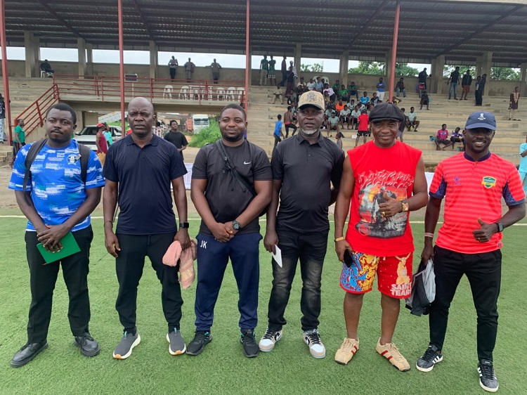 Coaches, Scouts